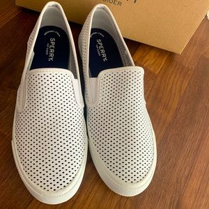 Sperry Crest Twin Gore Perf Sneaker